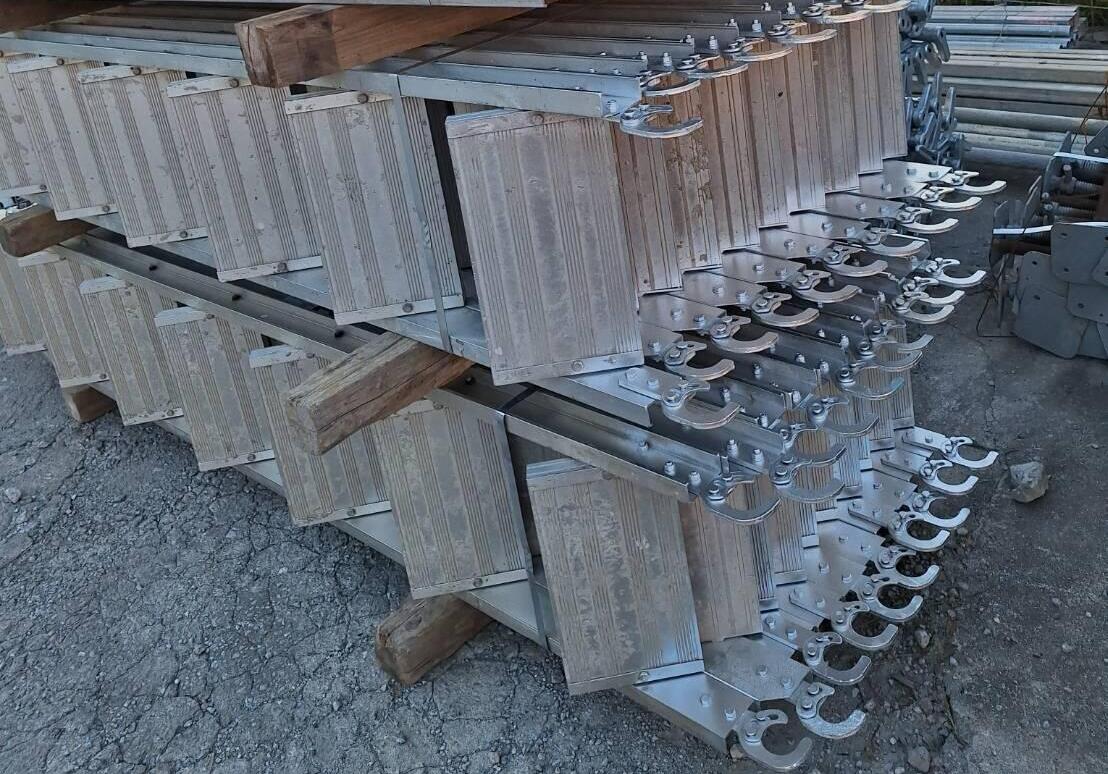 中古　くさびAタイプ　アルミ階段